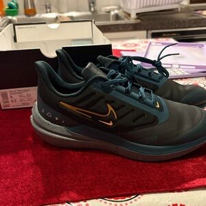 Nike airwing low new Black/Gold waterproof never worn size 8 men’s 9.5 women